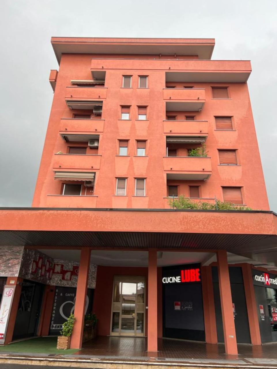 La Mansarda Di Pero Con Terrazza Apartment Exterior photo